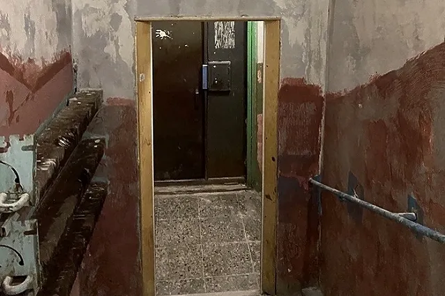 В Екатеринбурге в новом доме внезапно стали делать капремонт