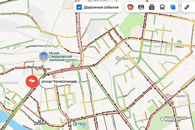 Центр Екатеринбура встал в 10-балльные пробки