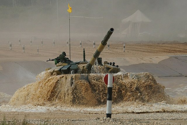 На Чебаркульском полигоне во время учений утонул танк. Водитель захлебнулся