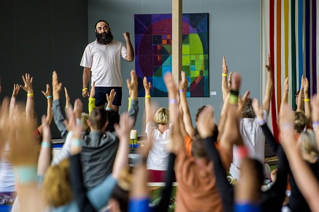 Турист из России покончил с собой в аэропорту Кералы