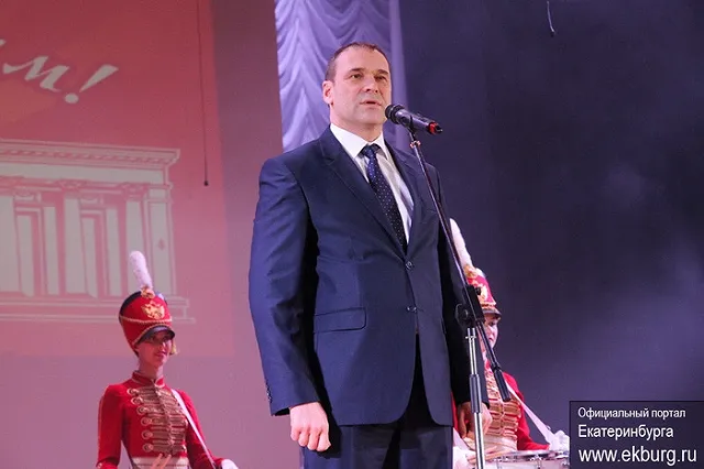 Из дела главы Верх-Исетского района Бреденко исчезли материалы о даче взятки