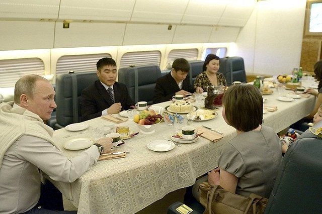 Британцы сравнили личные самолеты Путина и Трампа