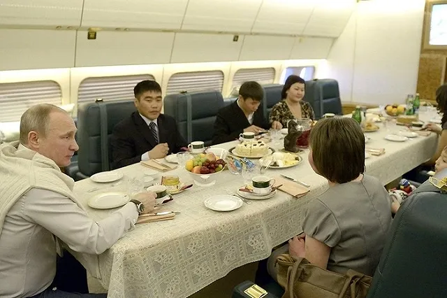 Британцы сравнили личные самолеты Путина и Трампа