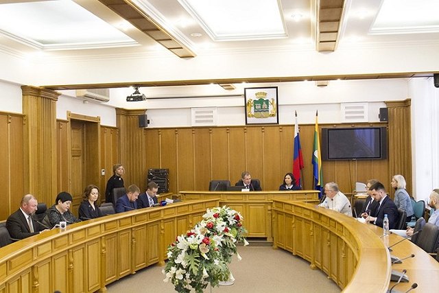 Дума Екатеринбурга попросила прекратить травлю депутата Дерягиной