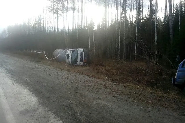 Газовоз перевернулся на трассе Серов — Ивдель