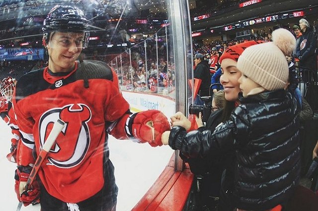 «Нью-Джерси» выставил российского хоккеиста Гусева на драфт отказов