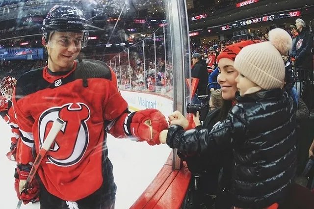 «Нью-Джерси» выставил российского хоккеиста Гусева на драфт отказов