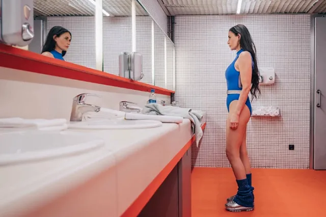 «Субстанция» с Деми Мур. Почему каждая женщина должна подарить себе на 8 Марта этот фильм