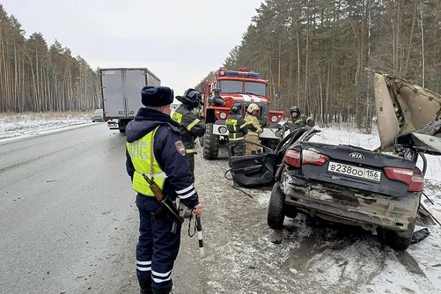 Водитель KIA Rio погиб утром при обгоне на трассе Екатеринбург — Тюмень