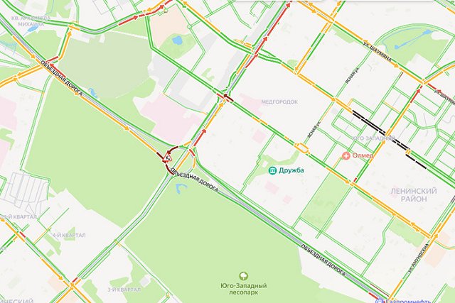 На выезде из Академического опять собралась пробка. Что на этот раз?