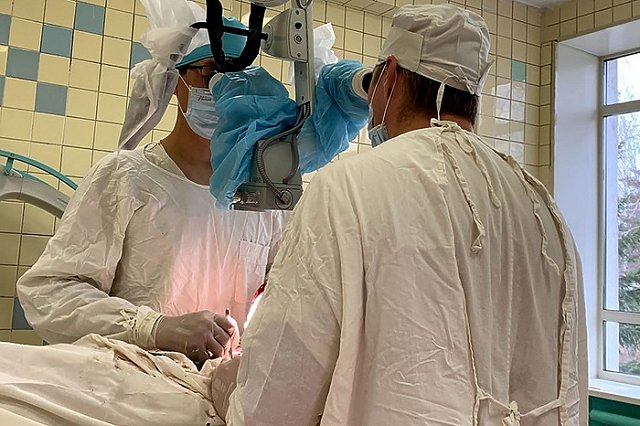 Свердловские медики буквально собрали мужчине череп после страшной аварии (ФОТО)