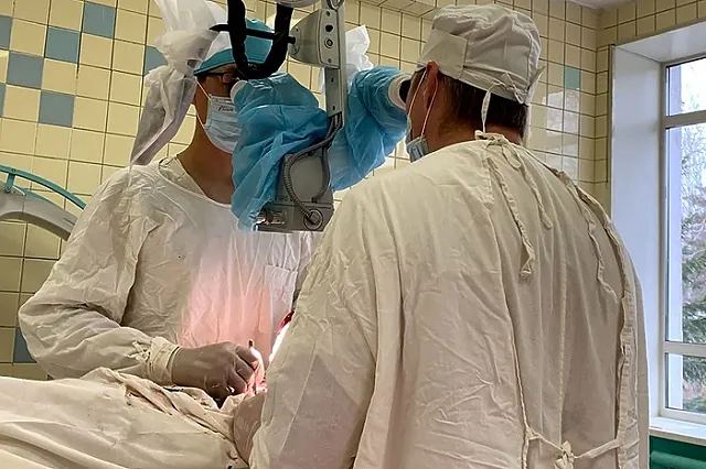 Свердловские медики буквально собрали мужчине череп после страшной аварии (ФОТО)