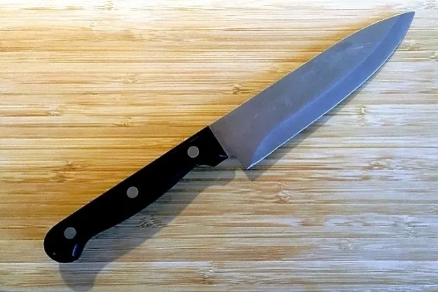 Свердловчанин ударил ножом незнакомого мужчину возле магазина