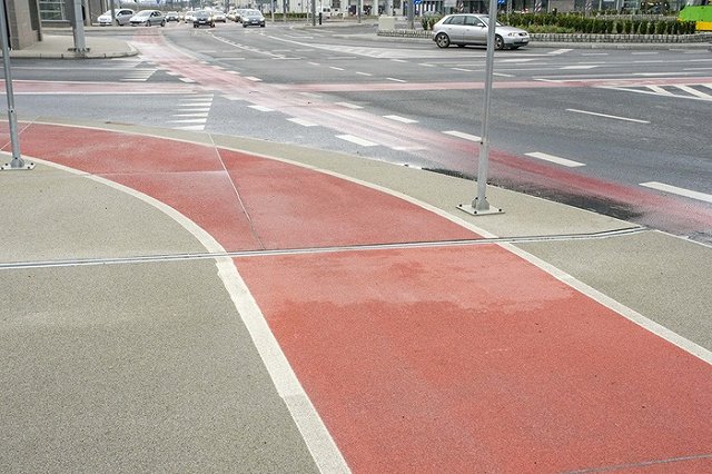 Велосипедист сбил 10-летнего ребенка возле гимназии № 9 в Екатеринбурге