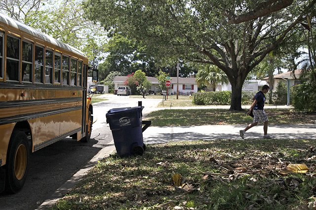 12-летний американский школьник пытался застрелить учительницу