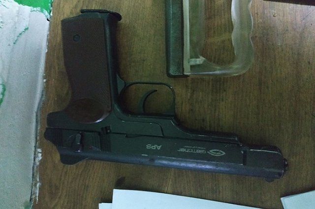 В Екатеринбурге задержали молодых людей, у которых нашли целый арсенал оружия