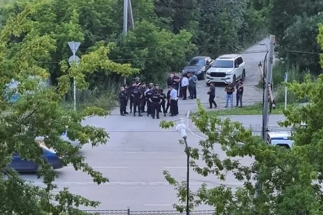 Стало известно, зачем согнали ОМОН и полицию к Цыганскому поселку