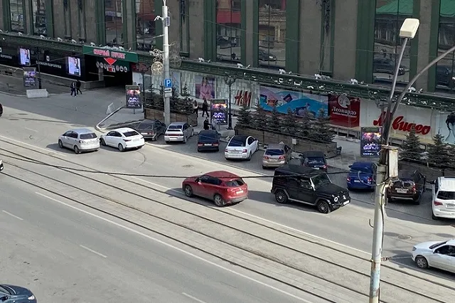 На Радищева легковушка столкнулась с Gelandewagen