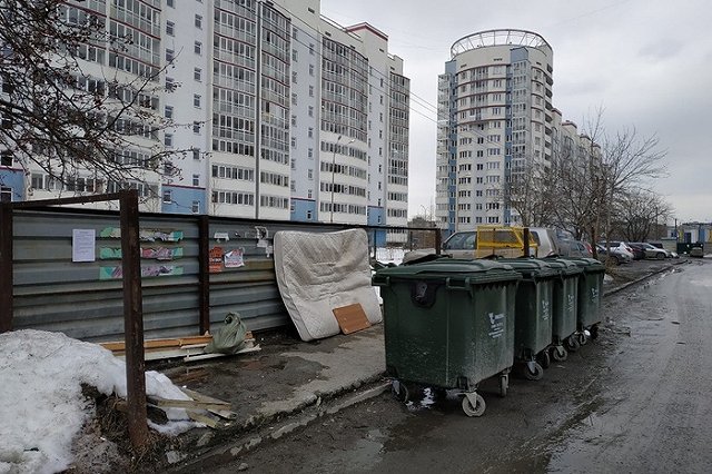 Мусорный коллапс из-за длительных морозов начался в одном из свердловских городов
