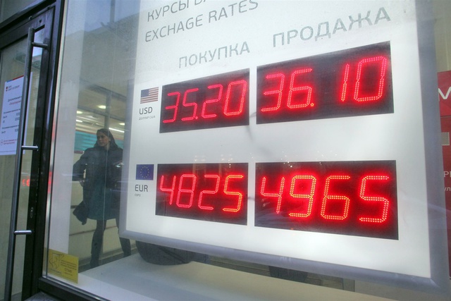 Банки начали закупать пятизначные валютные табло