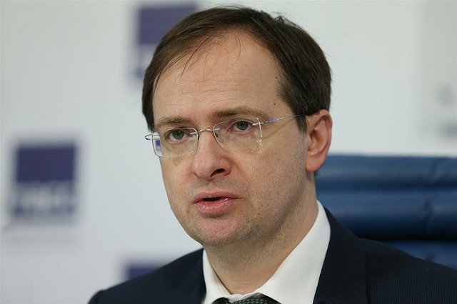 Актеры Псковского театра пожаловались на мат и обнаженку в своем спектакле