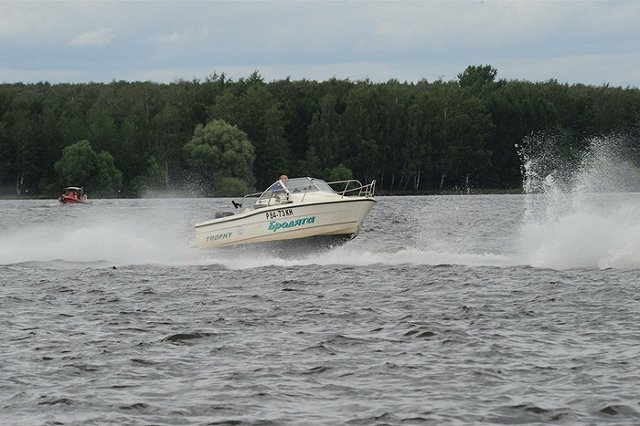 Свердловчанин погиб, катаясь на «бублике» по Волге