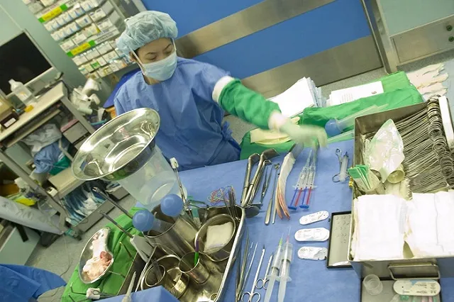 На Урале пациентка несколько месяцев ходила с марлей, забытой хирургами в животе