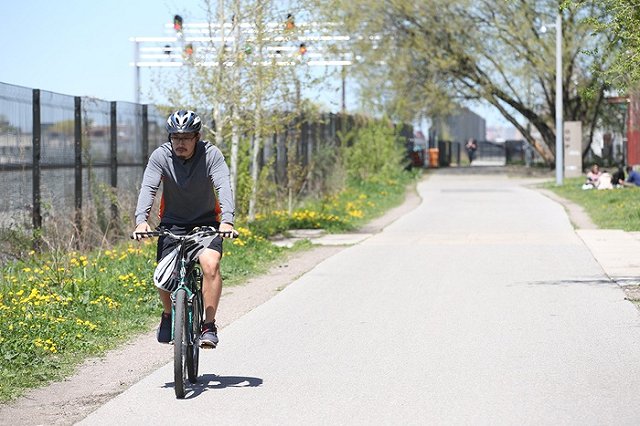 Велопутешественника из Германии ограбили в лесу в Курганской области