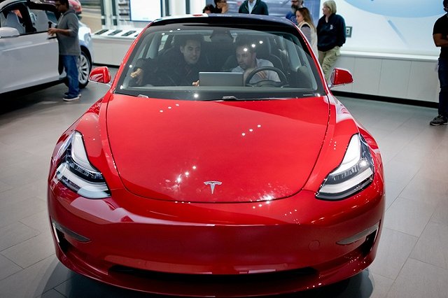 Первоапрельская шутка Маска привела к падению акций Tesla