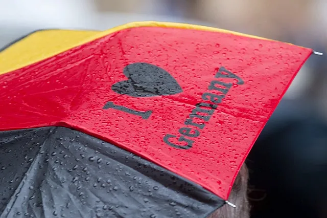 Жителю Новоуральска в местном магазине продали зонт с Гитлером и свастикой