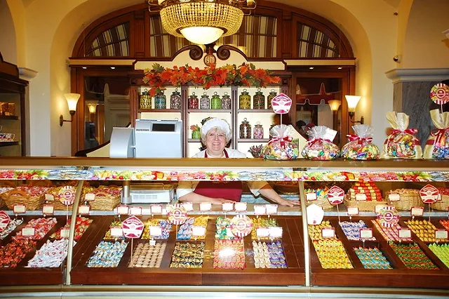 Лифтеры и продавцы: на кого предлагают учиться предпенсионерам Екатеринбурга