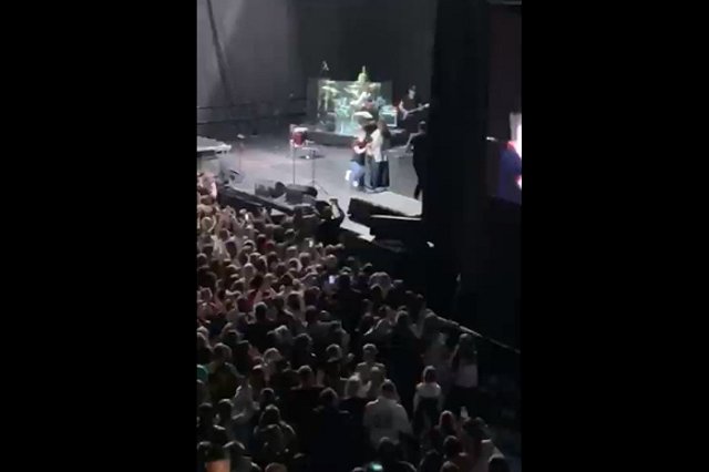 «Очкарик» Владислав Рябухин сыграл свадьбу, пригласив на нее своего адвоката