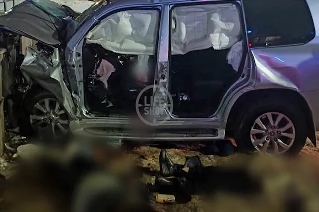 Погибли трое: в Великом Новгороде внедорожник, уходящий от полицейской погони, влетел в торговый центр