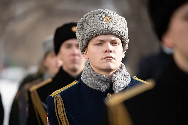 В Екатеринбурге открыт памятник военнослужащим