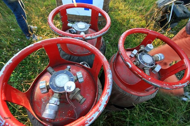 Четверых детей и их мать, отравившихся газом, перевезли в Екатеринбург