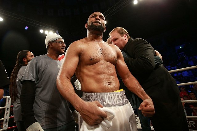 Путин пообещал гражданство американскому боксеру Рою Джонсу