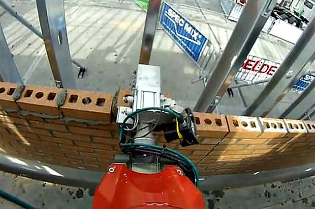 Робот-каменщик обеспокоил британских строителей