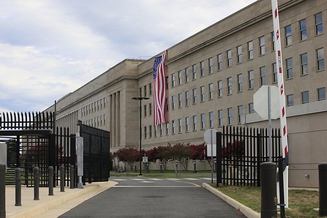 Познер заявил о переносе программы с экс-главой Пентагона из-за Сирии