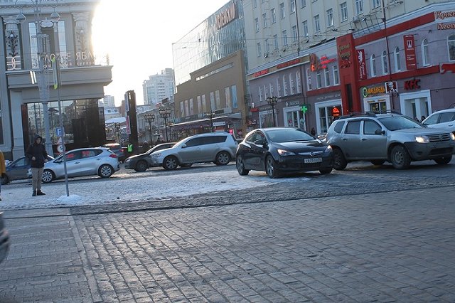 В Екатеринбурге изменили движение по Ленина