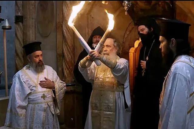 Благодатный огонь сошел в храме Гроба Господня