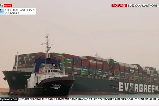 Контейнеровоз Ever Given снят с мели в Суэцком канале