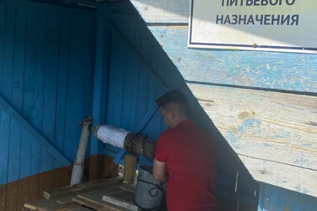 Жители свердловской деревни живут без воды, пока местные власти тратят средства на фонтаны