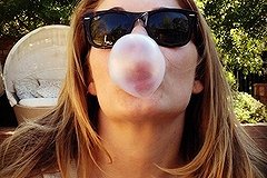 Ученые: жвачка провоцирует мигрень