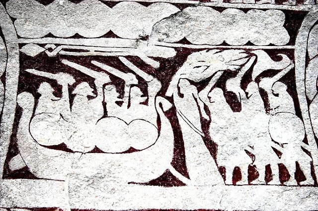 Эстонская таможня при досмотре российского грузовика нашла ржавый меч викингов