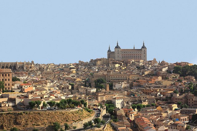 Китайский магнат привез на отдых в Испанию 2,5 тыс. своих сотрудников