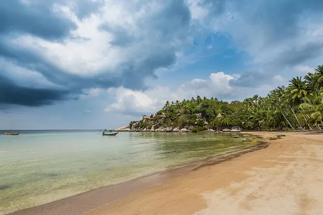 Тайские военные выдворили с необитаемого острова 200 российских туристов