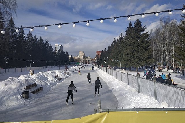 В парке Маяковского разбили монументы на Аллее силовых структур