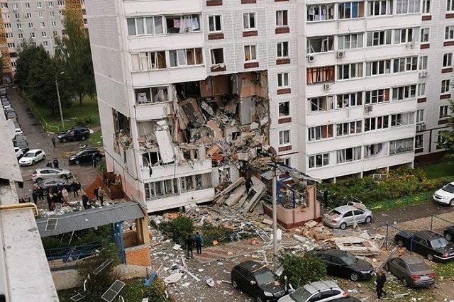 Четыре этажа рухнули после взрыва газа в подмосковной девятиэтажке