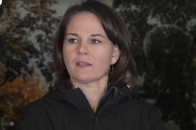 Захарова дала оценку визиту Бербок в Харьков и Киев