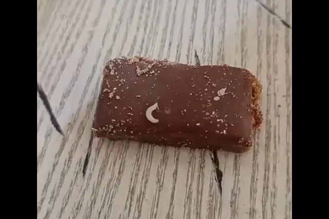 Свердловчанин купил в магазине конфеты с червями